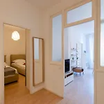 Cozy Maria In - Happy
